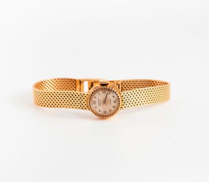 SARCAR 

Montre bracelet en or jaune (750). 

Boîtier rond. 

Cadran à fond crème...