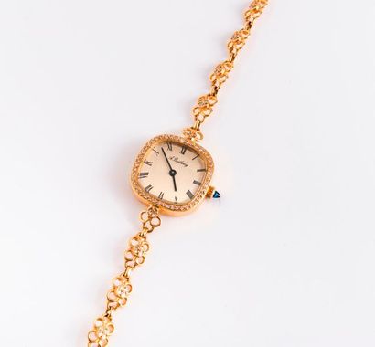 A.BARTHELAY 

Montre bracelet de dame en or jaune (750).

Boîtier carré à pans arrondis...