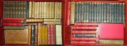 null Deux mannettes de livres sur différents auteurs (Chateaubriant, Proust...) en...