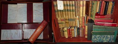 null Deux mannette de livres de différents auteurs (Cervantes, de Maupassant...)...