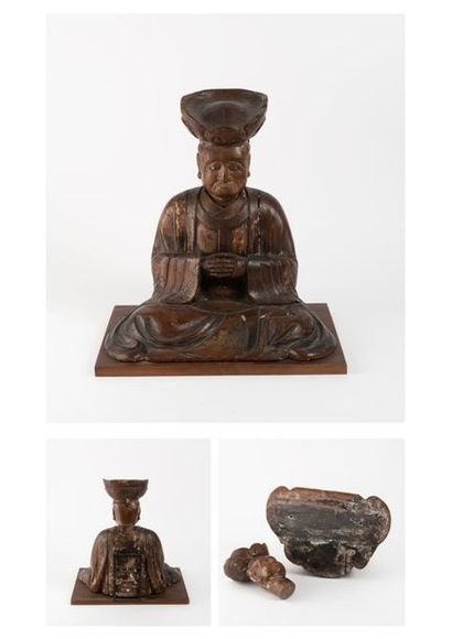 CHINE, XIXÈME SIÈCLE 

Dignitaire assis en lotus, grimaçant.

Sculpture en bois,...