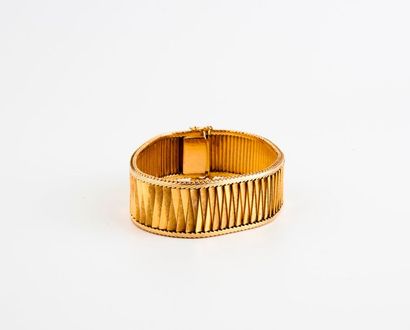 Bracelet ruban en or jaune (750) à mailles...