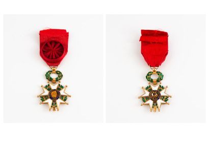 France 
Ordre de la Légion d'honneur. 
Etoile d'officier en or jaune (750) et émaux...