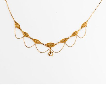 Débris de collier draperie en or jaune (750),...