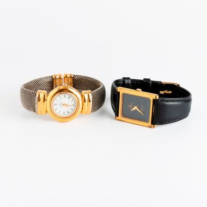Lot de deux montres bracelets : 

- PEUGEOT...