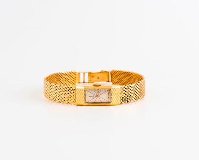 null Montre bracelet de dame en or jaune (750) 

Boîtier rectangulaire. 

Cadran...