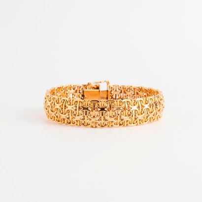 null Bracelet ruban en or jaune (750) à maille fantaisie en forme de C affrontés.

Fermoir...