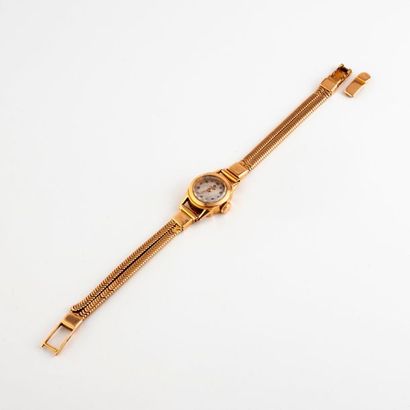OMEGA 

Montre bracelet de dame en or jaune (750). 

Boîtier circulaire. 

Cadran...