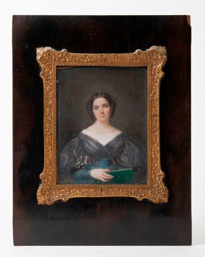 Amélie VAN ASSCHE (1804 - c. 1848) 

Portrait d'une jeune femme en buste, tenant...