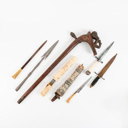null Six armes blanches, XIXème-XXème siècle

- Deux poignards stylets à fusées en...