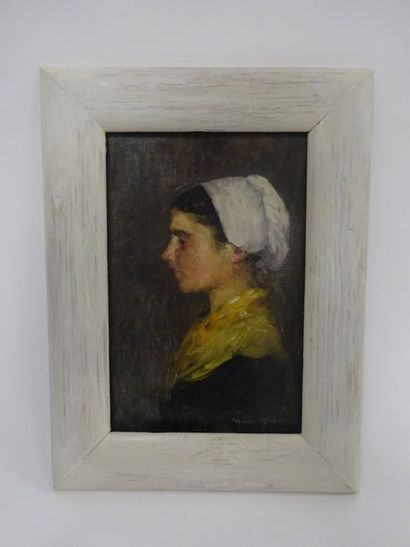 Marius MICHEL (1853-?) 

Profil de jeune femme au bonnet blanc. 

Huile sur toile....