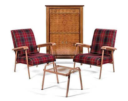 JACQUES ADNET (1900-1984) Paire de fauteuils à structure en métal tubulaire en cuir...