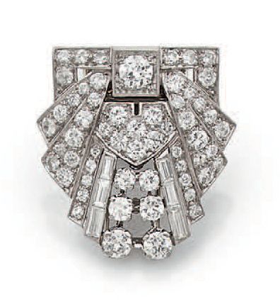 null Clip de revers en platine (850) en forme d'éventail stylisé orné de diamants...