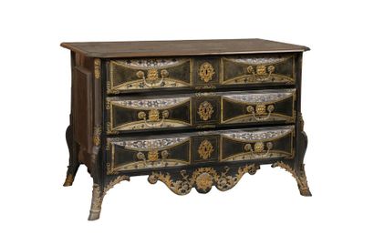 null Curieuse commode en bois ébène et marqueterie
Boulle sur fond d'étain, à trois...