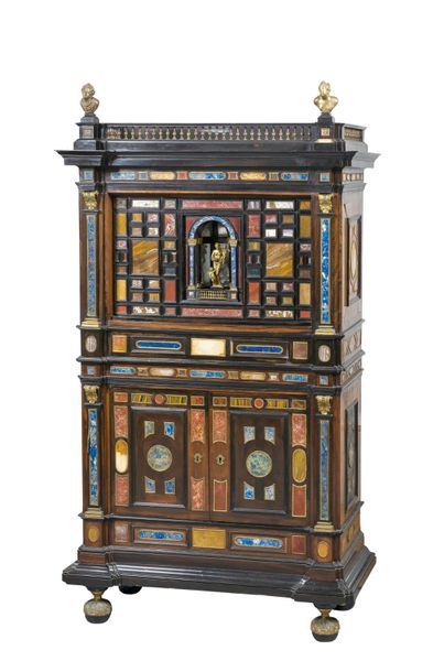 Rare cabinet florentin en bois divers, bronzes...