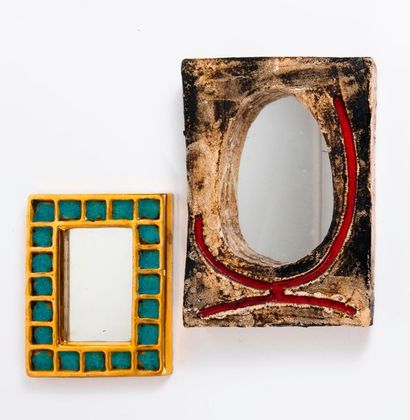 VALLAURIS 

Miroir rectangulaire en terre émaillée bleu et rouge.

30 x 20 cm.

Éclats.

On...