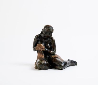 Marie-Josèphe BOURRON (1931-2012) 

Jeune femme assise. 

Epreuve en bronze à double...