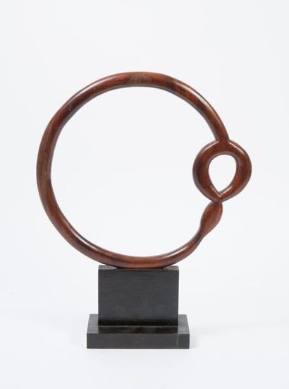 Elie Georges BERREBY (1933) 

Sans titre.

Sculpture en bois sur socle noir. 

H....