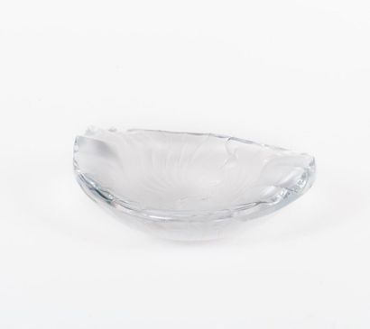 LALIQUE FRANCE 

Coupe vide-poche à ondulations. 

Epreuve en verre pressé-moulé....