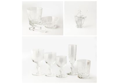 BACCARAT 
Partie de service de verres en cristal comprenant:
-6 verres à eau
-9 verres...