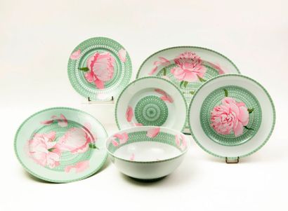 HERMES Paris Made in France
Service en porcelaine de Limoges «Pivoines» comprenant...