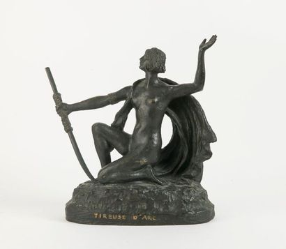 Eugène Léon L'HOEST (1874-1937) 
Tireuse d'arc.
Epreuve en bronze à patine noire...