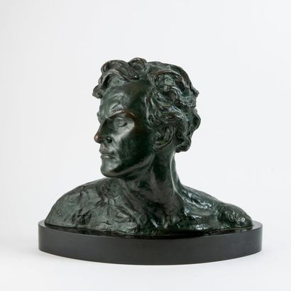 ALEXANDRE OULINE (act.1918-1940) 

Buste d'homme. 

Epreuve en bronze à patine verte....