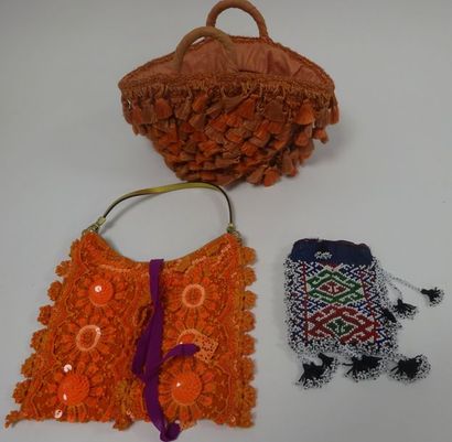 JAMIN PUECH 
Sac entièrement brodé de crochet, perles et sequins orange à motif de...