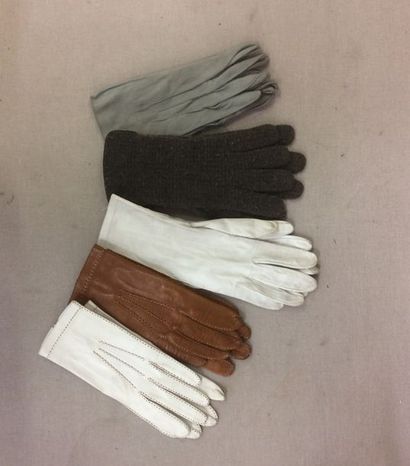 CONNOLLY, HERMES Paris, Christian DIOR Lot de gants comprenant : 

-CONNOLLY 

Paire...