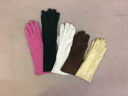 Yves SAINT LAURENT Rive Gauche Lot de gants comprenant : 

-Yves SAINT LAURENT Rive...