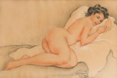 Georges Pierre GUINEGAULT (1893-1982) 

Jeune femme allongée. 

Sanguine et crayons...