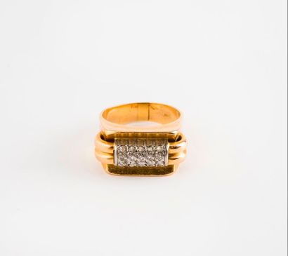 null Bague rouleau en or jaune (750) et platine (850) pavée de petits diamants de...
