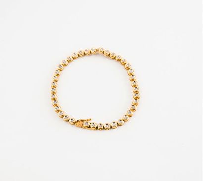 null Bracelet ligne en or jaune (750) orné de 38 petits diamants de taille brillant...