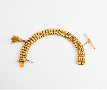 null Bracelet en or jaune (750) à maille américaine retenant deux breloques en or...