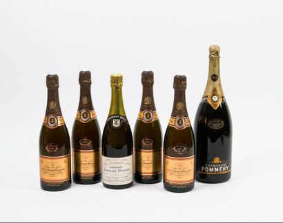 null Lot comprenant : 

- POMMERY 

Magnum de champagne brut, 1971. 

- VEUVE CLICQUOT...