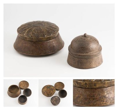 INDE et PROCHE-ORIENT, XVIII-XIXème siècle 

Deux boîtes rondes couvertes en métal...