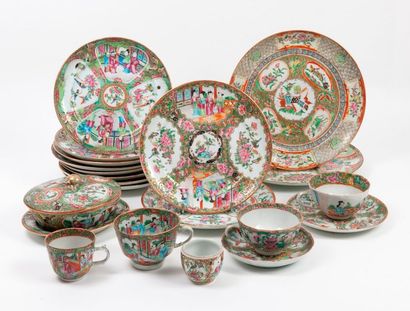 CHINE, CANTON, XIXème - début du XXème siècle 

Lot en porcelaine à décor polychrome...