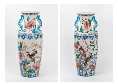 LONGWY, Quiétude 

Important vase en céramique de forme balustre, à anses stylisant...