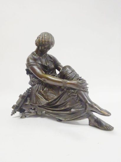 D'après James PRADIER (1790-1852) 

Sapho assise. 

Epreuve en bronze à patine brune....