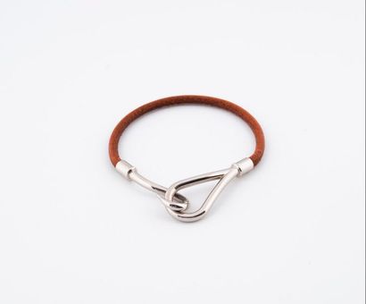 HERMES Paris, Jumbo 

Bracelet en cuir marron, fermoir en métal argenté.

Taille...