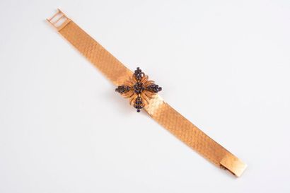 LIDHER 

Montre bracelet de dame en or rose (750) 

Boîtier carré avec cache-cadran...