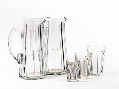 BACCARAT 

Une partie de service de verres en cristal comprenant : 

-11 verres à...