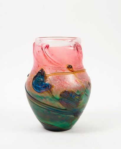 Jean Claude NOVARO (1943-2015) 

Vase, 1987. 

Epreuve en verre soufflé à décor de...