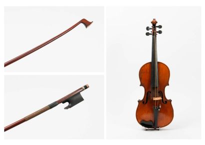 null Violon d'étude 

Vernis orangé-brun clair. 

Porte une étiquette Nicolaus Amatus...