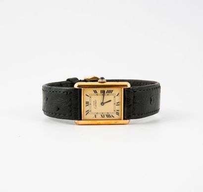 CARTIER, MUST 

Montre bracelet d'homme. 

Boîtier rectangulaire à bords arrondis...