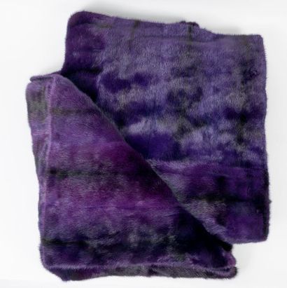 Lucien FLAUD 

Plaid en vison violet

225 x 225 cm environ.