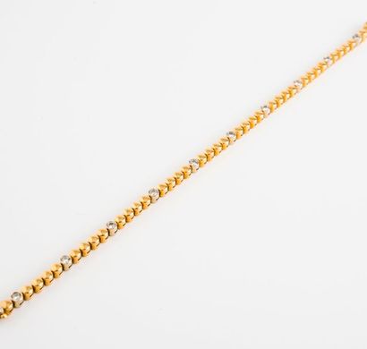 Bracelet en or jaune (750) souple formé d'une...