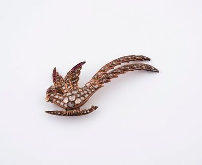 null Broche figurant un oiseau en or gris (375) pavée de diamants tailles ancienne...