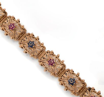 null Bracelet articulé en or jaune (750) formé de six maillons ajourés de feuillages...