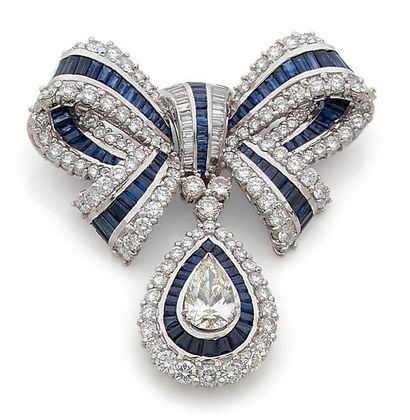 null Élégante broche noeud de ruban en or gris (750) entièrement pavée de diamants...